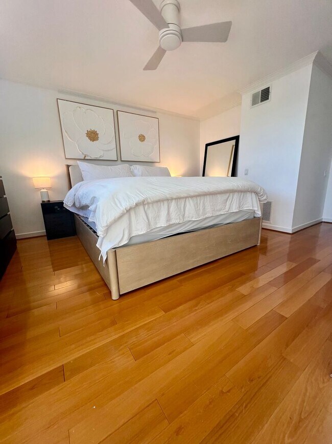 Building Photo - Luxurious 3-Bedroom Townhome in Fairmount!...