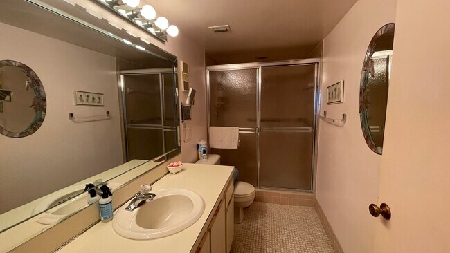 Building Photo - 6866 Huntington Ln