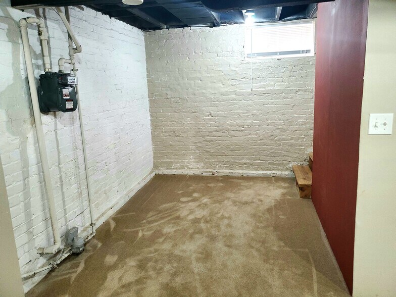 Building Photo - 3560 Jones St