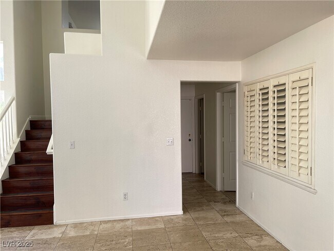 Building Photo - 4364 Mesa Hill Dr