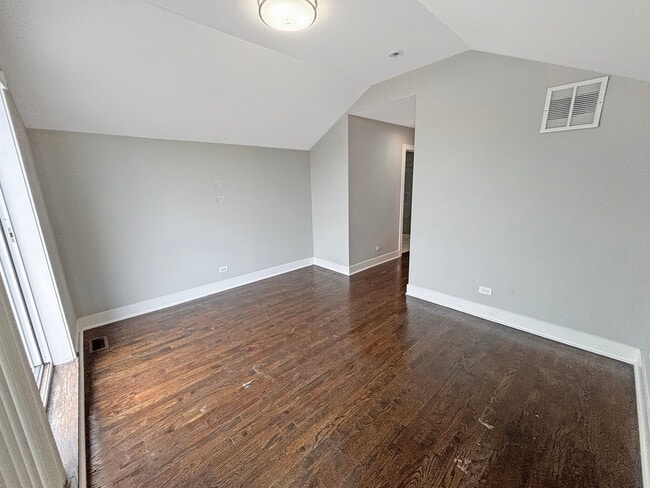 Building Photo - 1634 W Cermak Rd