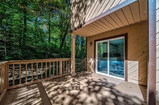 Building Photo - 2915 Creek Park Dr