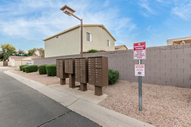 Building Photo - 2574 E Meadow Mist Ln