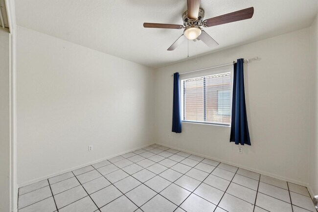 Building Photo - 12418 W Windrose Dr