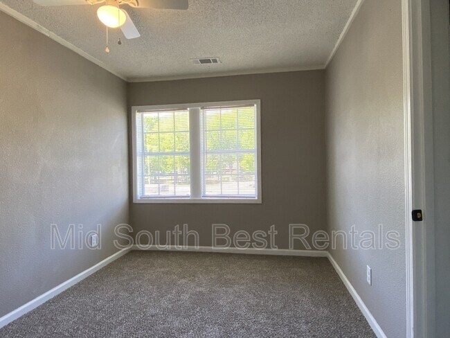 Building Photo - 1326 Chadwick Cir