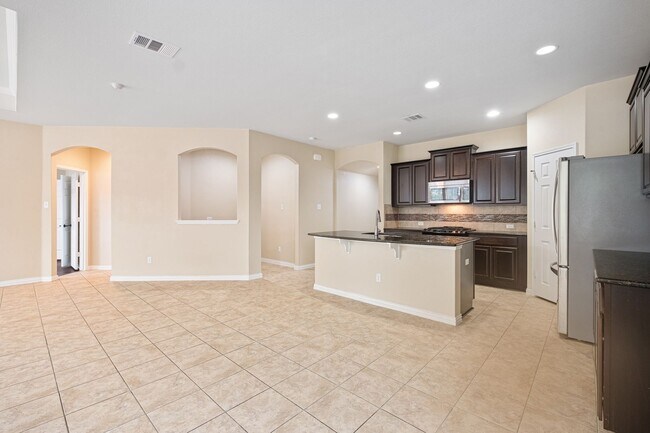 Building Photo - Peaceful 3 Bedroom, 2 Bath Home in Fantastic Paloma Lake Community!