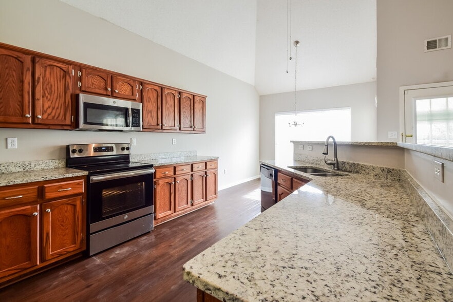 Building Photo - 5678 Kuykendall Dr