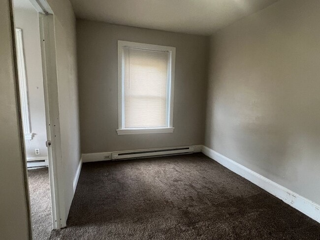 Building Photo - 519 E 9th St