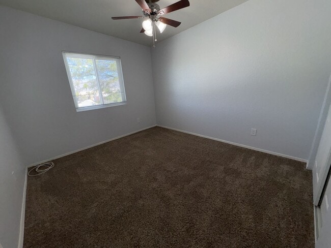 Building Photo - Beautiful eastside location