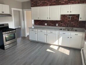 Building Photo - 4 Church St