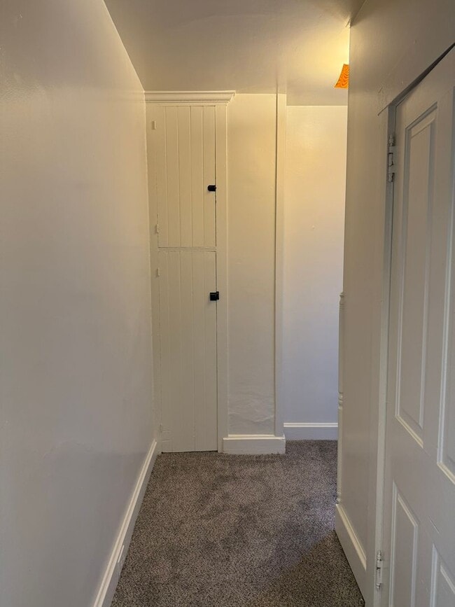 Building Photo - 204 E High St