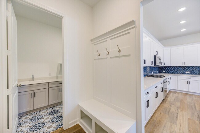 Building Photo - 25326 Loch Doon Dr