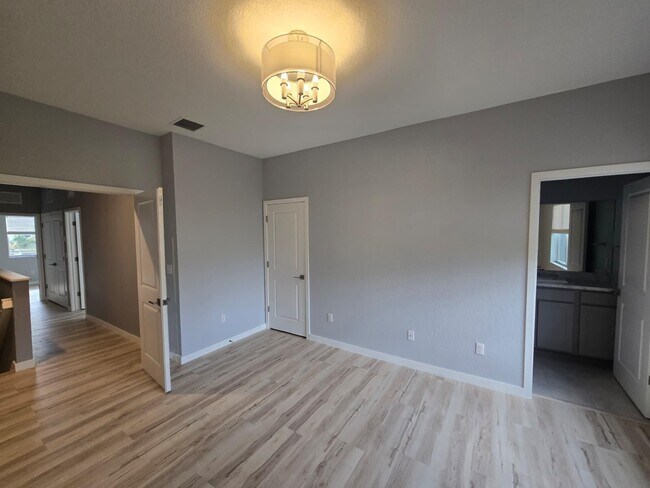 Building Photo - 140 Bandol St