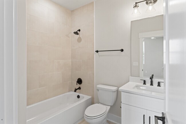 Building Photo - 1526 Jones Ave