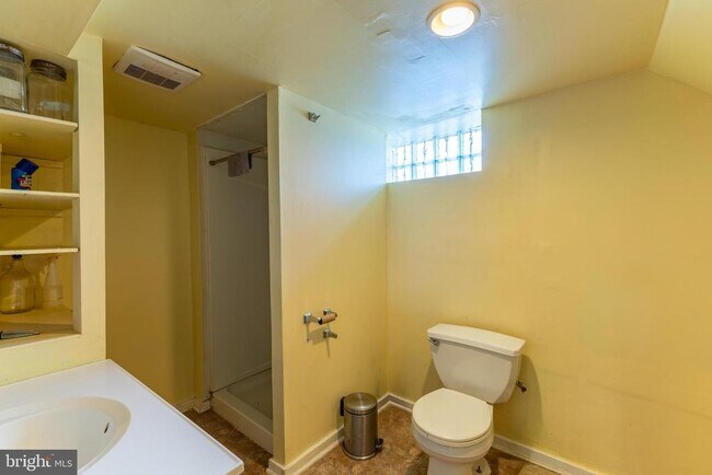 Building Photo - 2216 Georges Ln