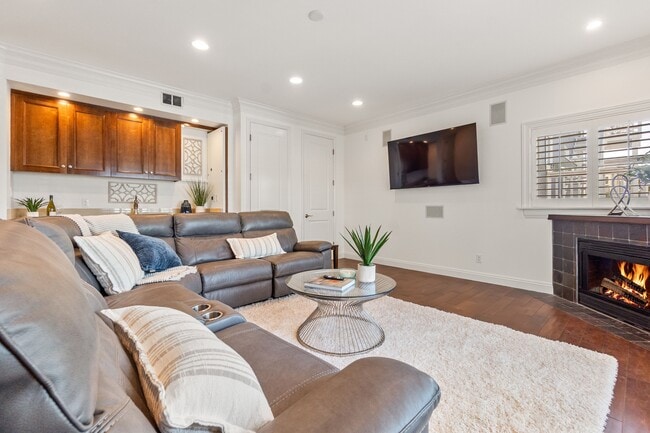 Building Photo - 1077 10th St