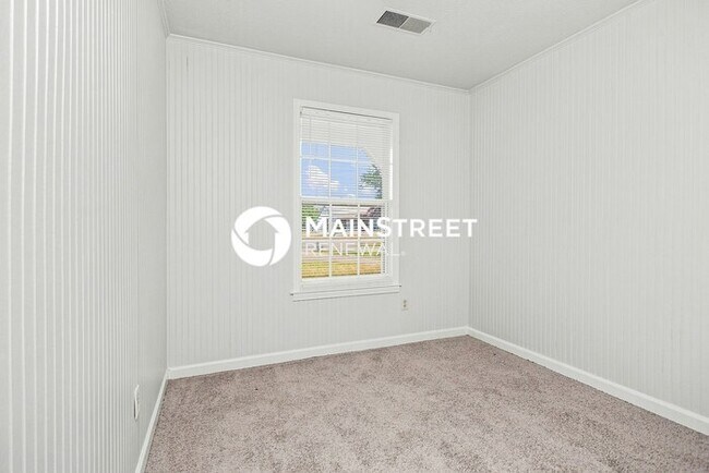 Building Photo - 3 Bedroom Pet-Friendly Home in Memphis, TN with Main Street Renewal