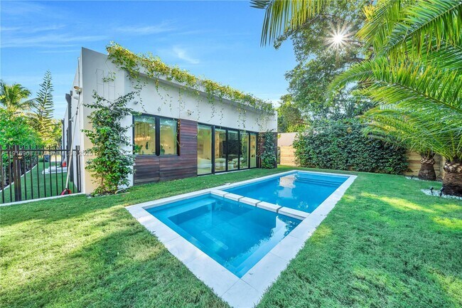 Building Photo - 34 SW 26th Rd