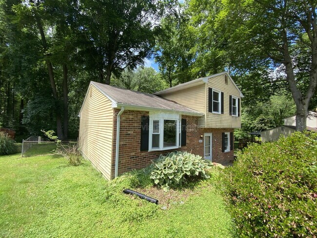 Building Photo - 6022 Battlefield Green Dr