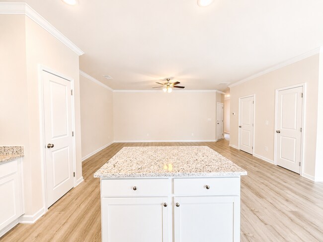 Building Photo - Discover modern living in the heart of Cornelia!