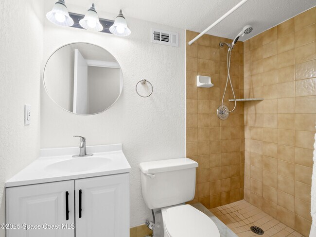 Building Photo - 6260 Marcy St