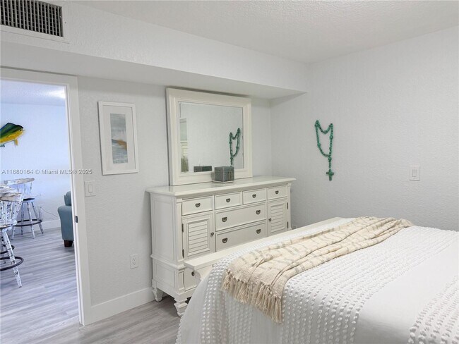 Building Photo - 4000 NE 170th St