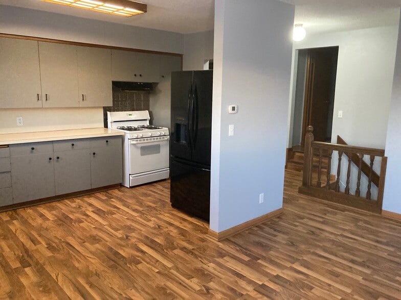 Kitchen - 109 1st Ave N