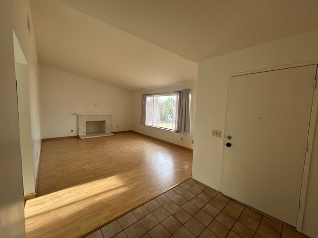 Building Photo - 25861 Amapolas St