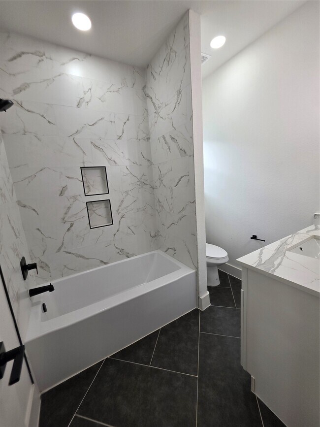 Building Photo - 1407 Odd Fellow St