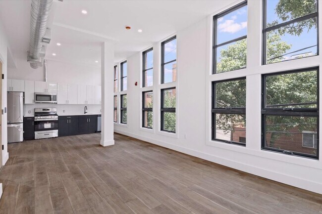 Building Photo - 375 Monmouth St