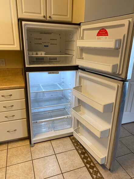 Building Photo - 400 Cambridge Cir