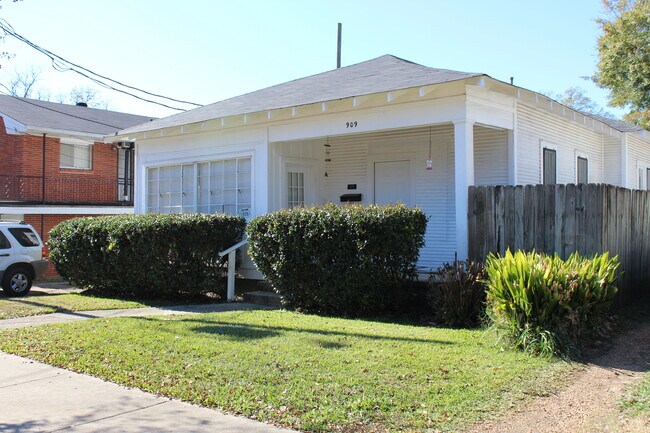 Building Photo - 909 N Congress St