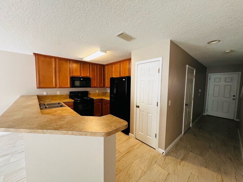 Building Photo - 5908 Brice Ct
