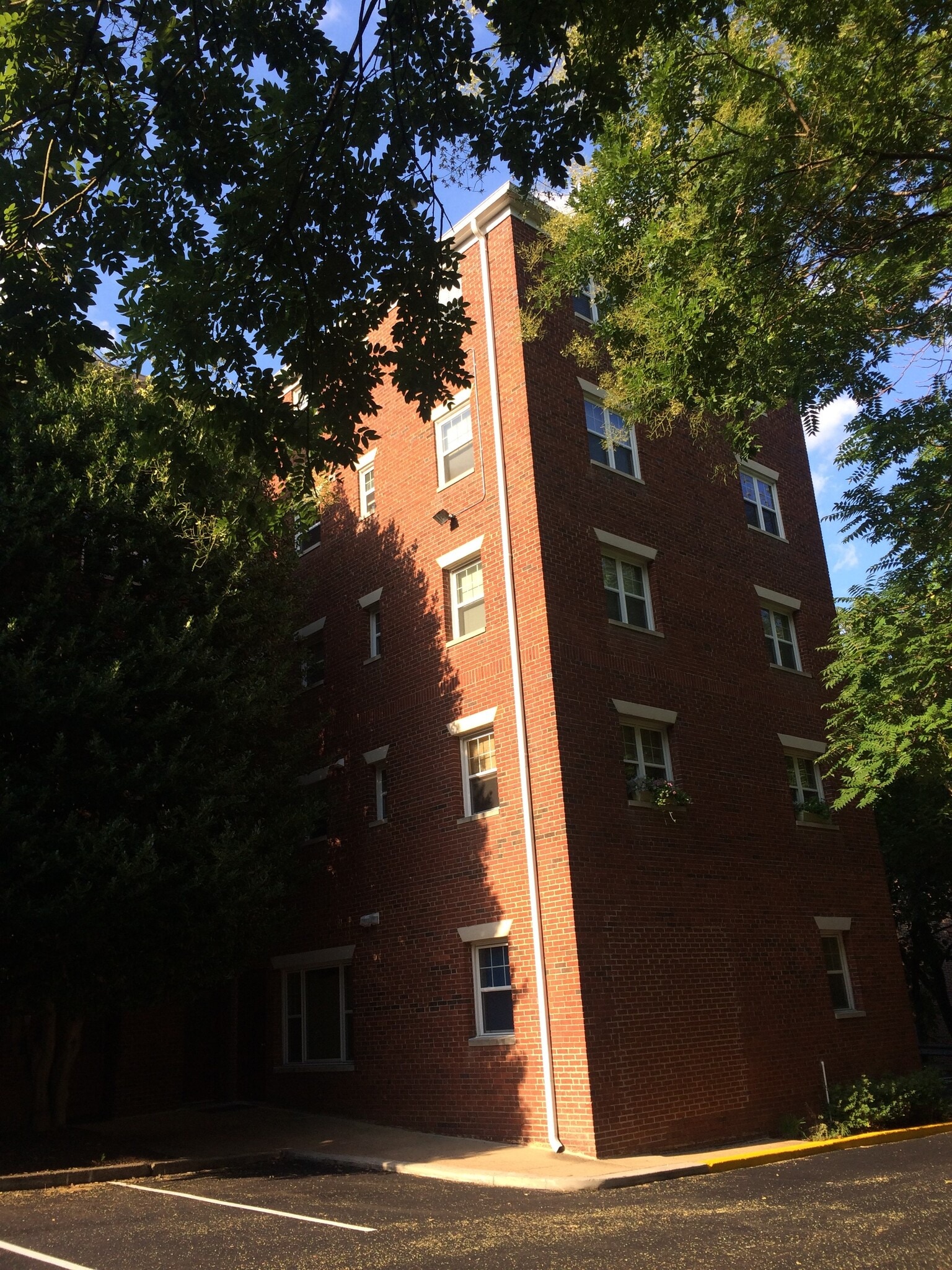 Building Photo - 1400 12th St N