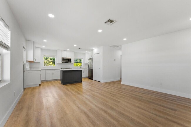 Building Photo - 632 Allen Ave