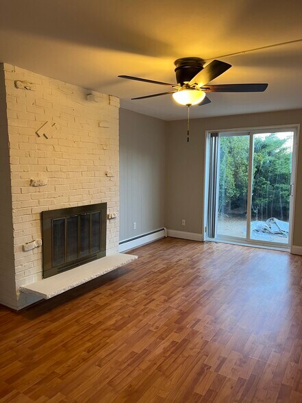 first floor bedroom - 2938 W 42nd Ave