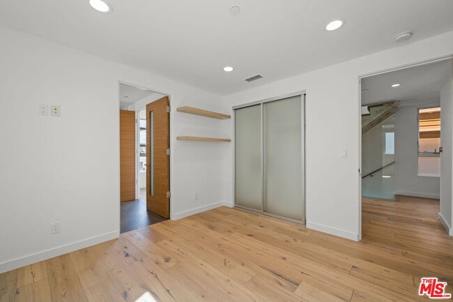 Building Photo - 808 Brooks Ave