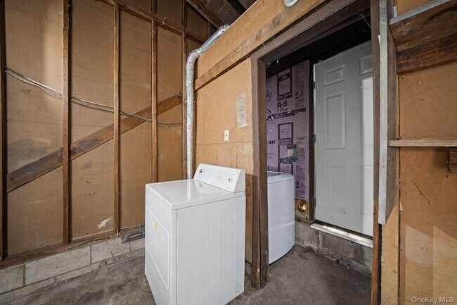 Building Photo - 472 S Ocean Ave