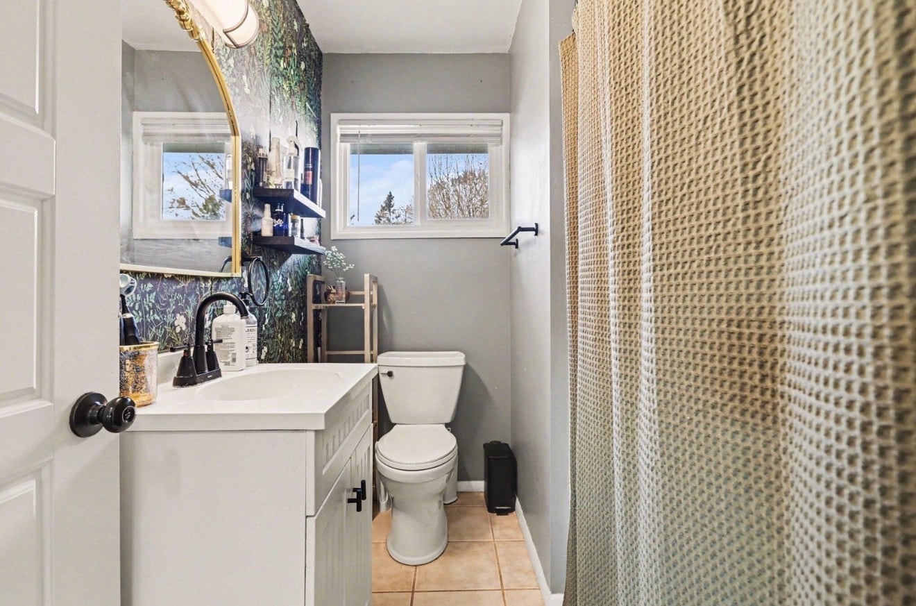 Building Photo - 133 W Hughes St