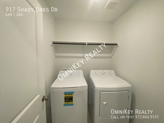 Building Photo - 917 Shady Oaks Dr