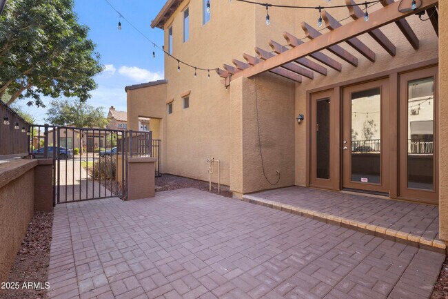 Building Photo - 785 W Village Pkwy