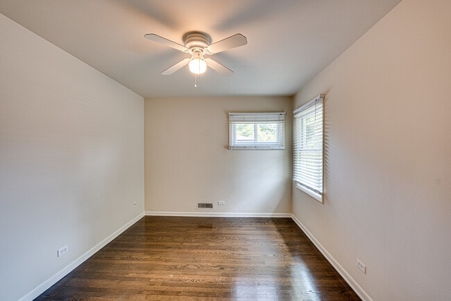 Building Photo - 637 Barnsdale Rd