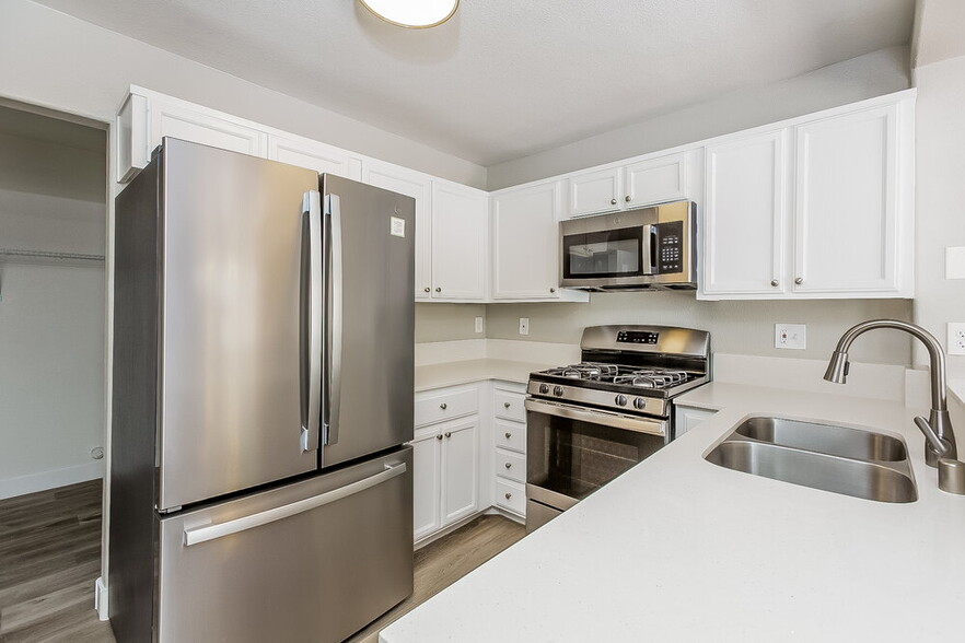 Building Photo - 3468 Blue Heather Dr