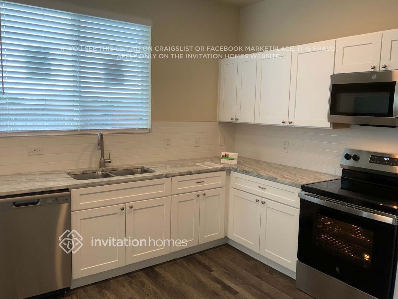 Building Photo - 2820 Englefield Green Dr