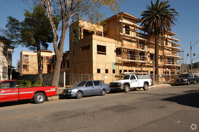Building Photo - Su Casa Apartments