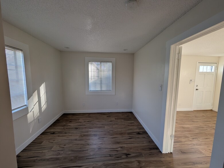 bedroom - 1849 E Poinsettia St