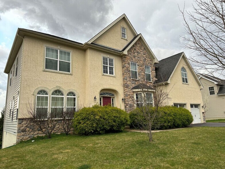 Building Photo - 605 Sunflower Cir
