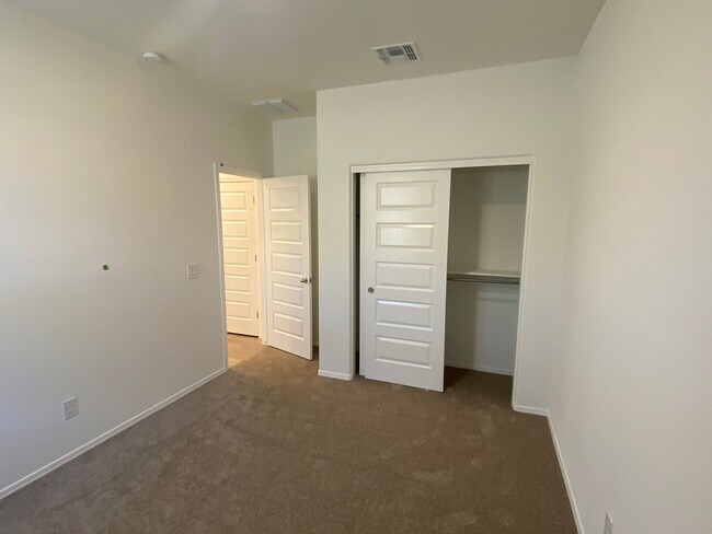 Building Photo - Beautiful Newer Build 3 Bed/2 Bath with Den in Rancho Cabrillo