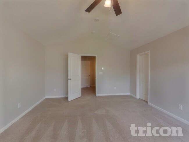 Building Photo - 1225 Standing Oak Dr