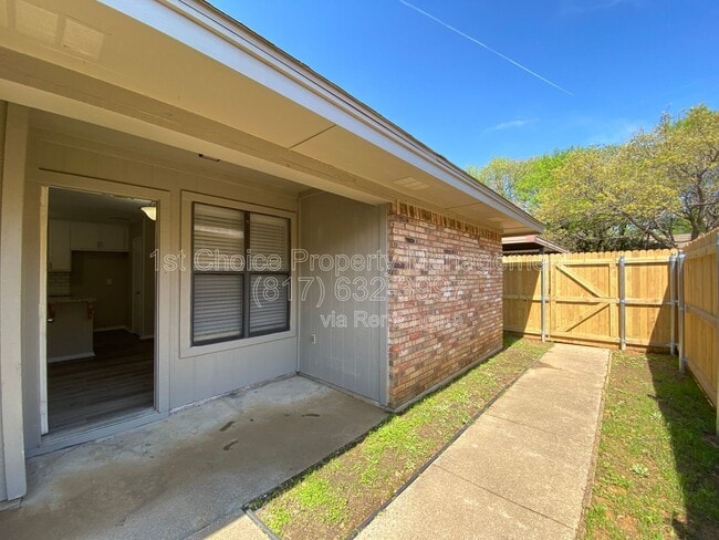 Building Photo - 2311 Kingsford Ct